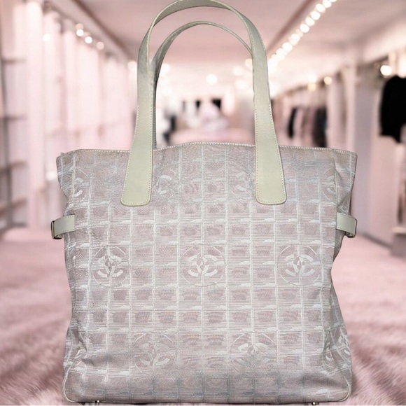 EUC Authentic CHANEL PINK New Travel Line Tote Bag Rare ALL FEET GREAT CONDITION - Picture 1 of 13